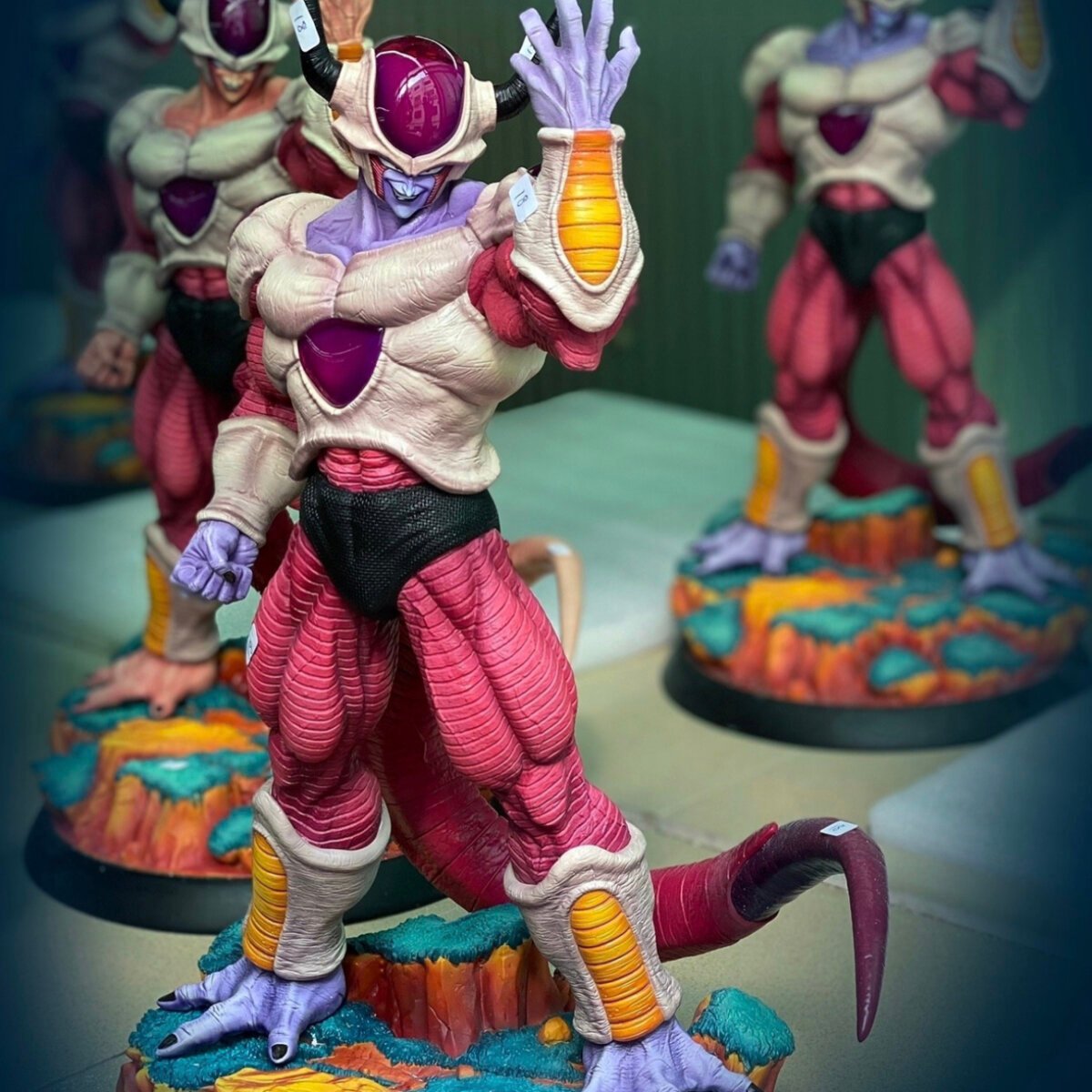 White Hole - Frieza 2nd Form 1/6 (EX Version) White Hole - Frieza 2nd Form Statue | anime figure
