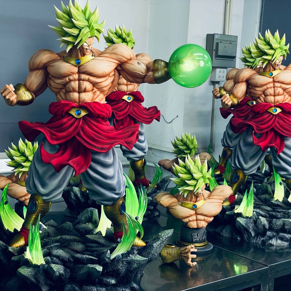 Infinite - LSSJ Broly Statue 1/6 Infinite - LSSJ Broly Statue 1/2 | resin statue